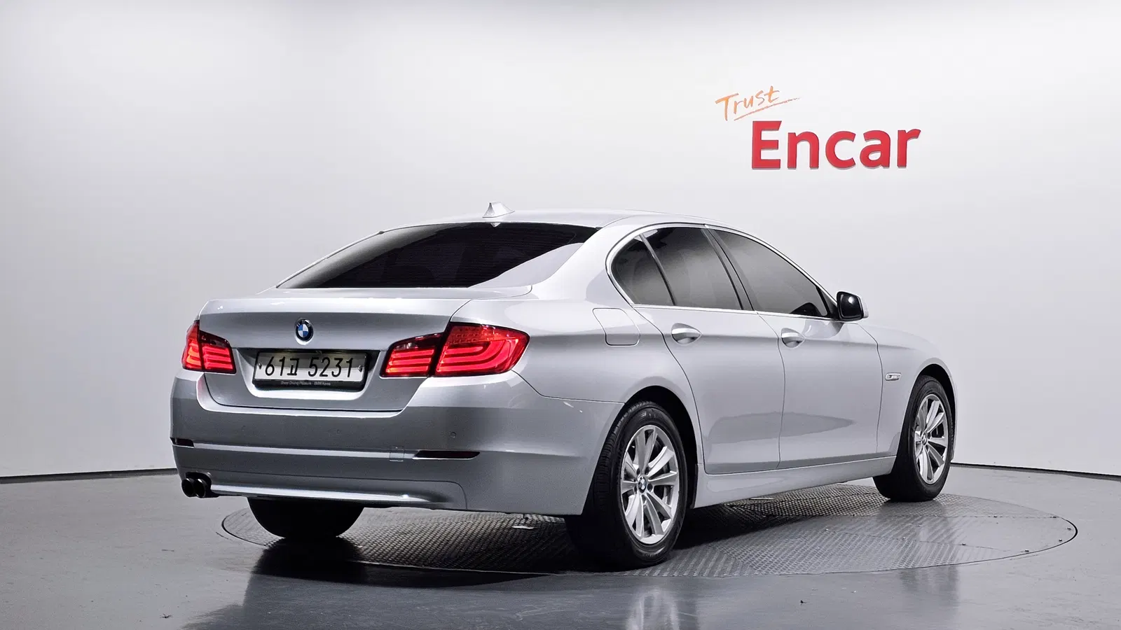 BMW Série 5 (F10) 520d 2011 — photo 1 sur 37