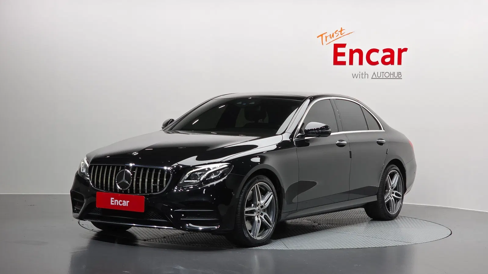 Mercedes-Benz Classe E AMG Line · E300 4MATIC (W213) 2020 — photo 1 sur 32