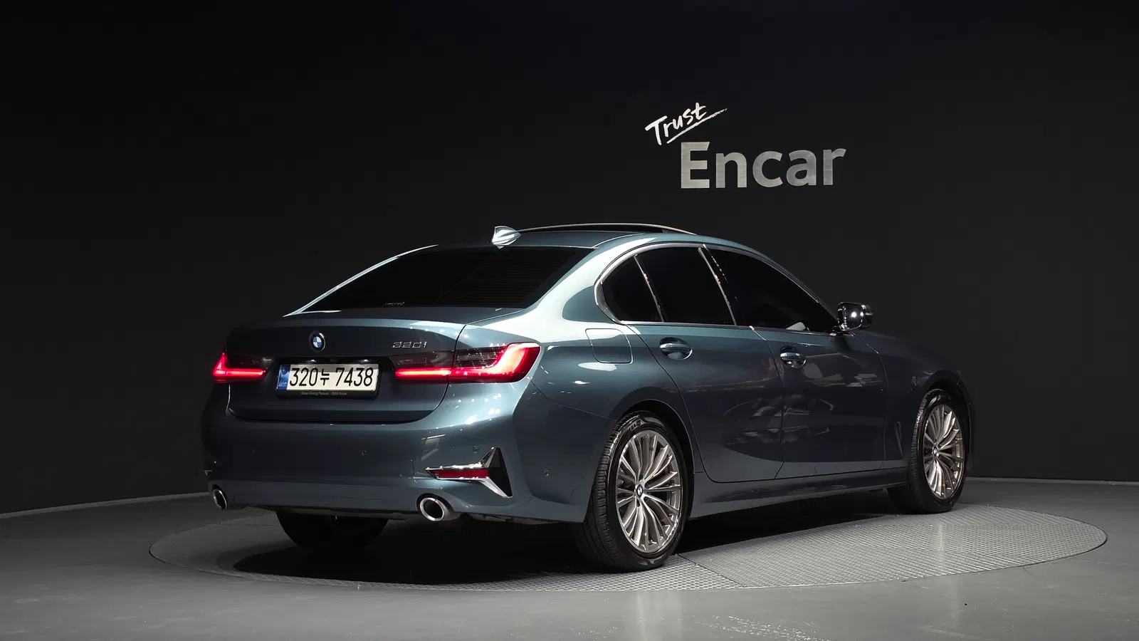 BMW Série 3 (G20) 320i Luxury 2021 — photo 1 sur 32