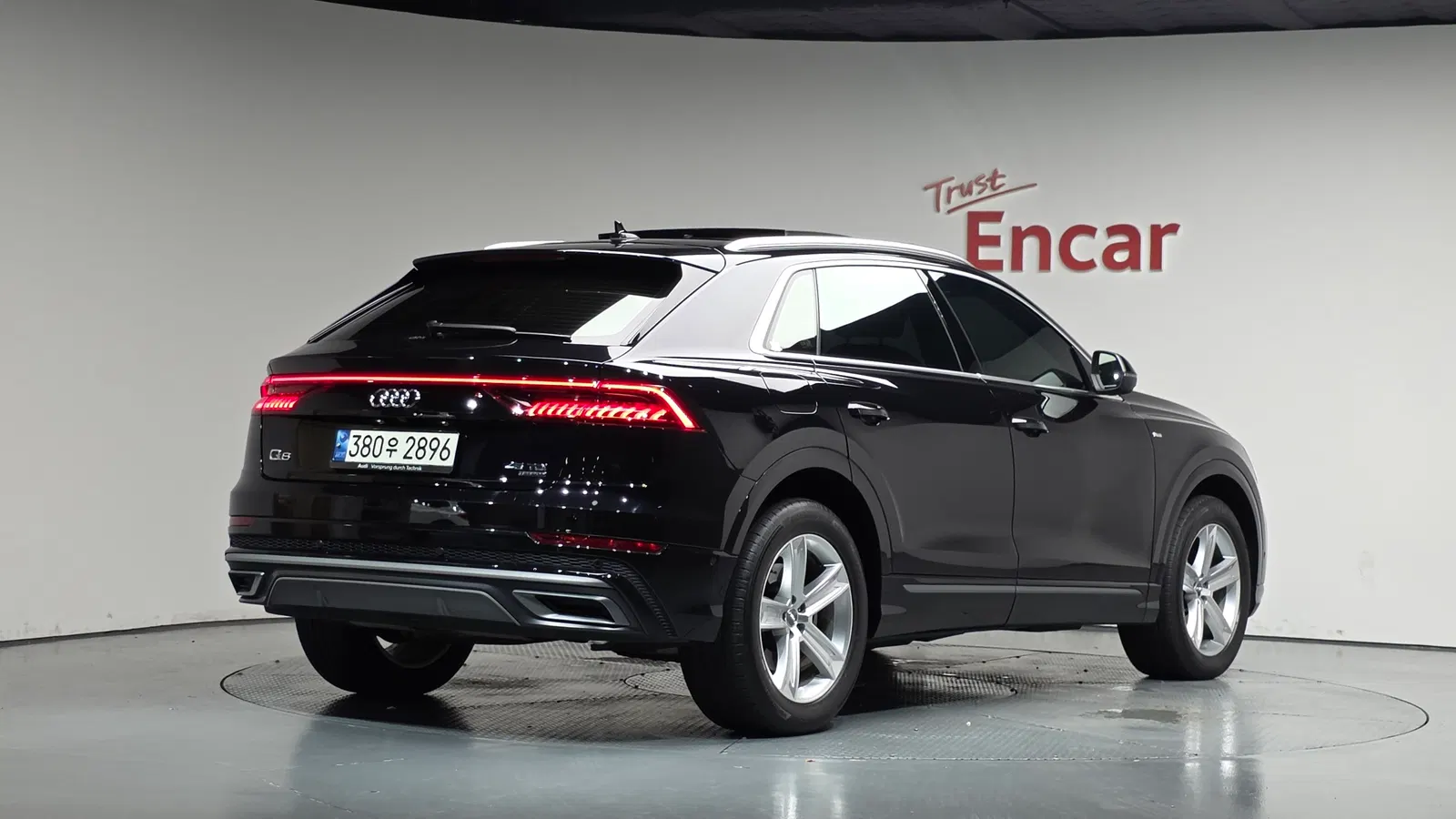 Audi Q8 (4M) 45 TDI Quattro Premium 2021 — photo 1 sur 39
