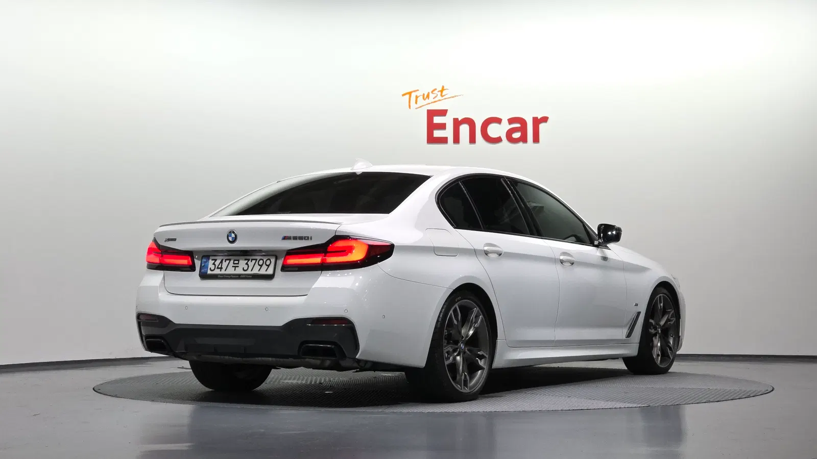 BMW Série 5 (G30) M550i xDrive 2021 — photo 1 sur 37
