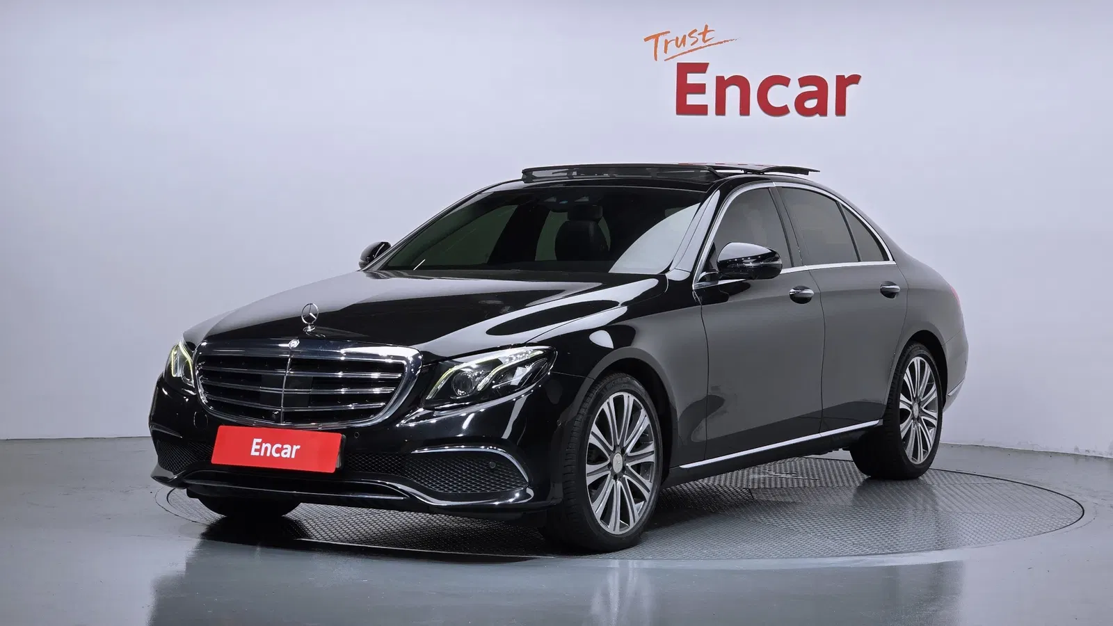 Mercedes-Benz Classe E E400 4MATIC Exclusive (W213) 2017 — photo 1 sur 26