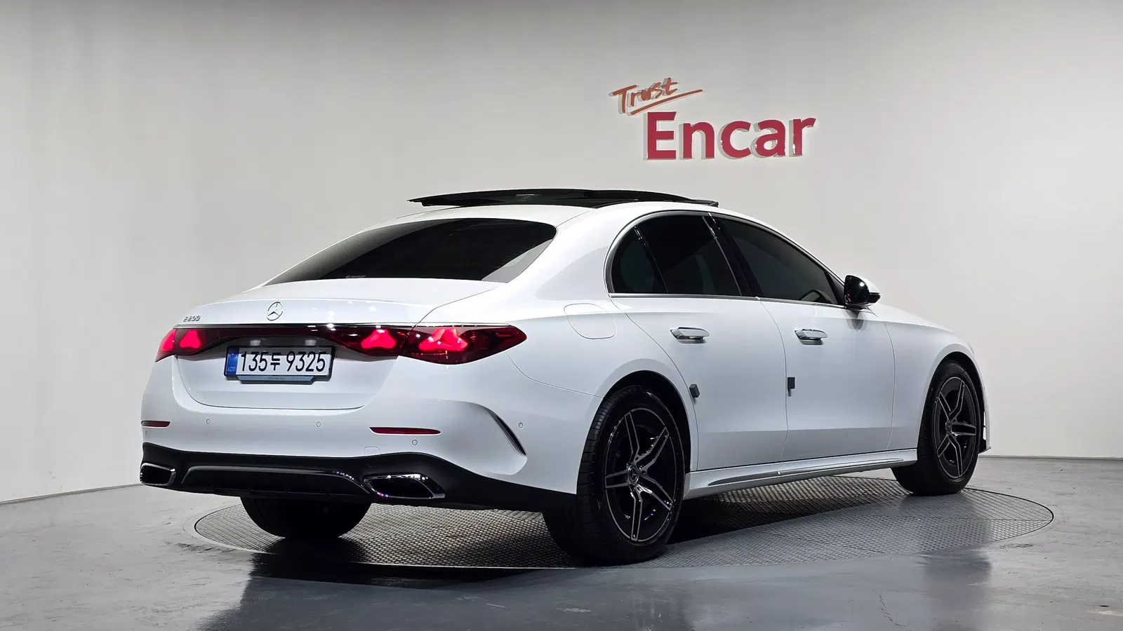 Mercedes-Benz Classe E AMG Line · E200 (W214) 2026 — photo 1 sur 33