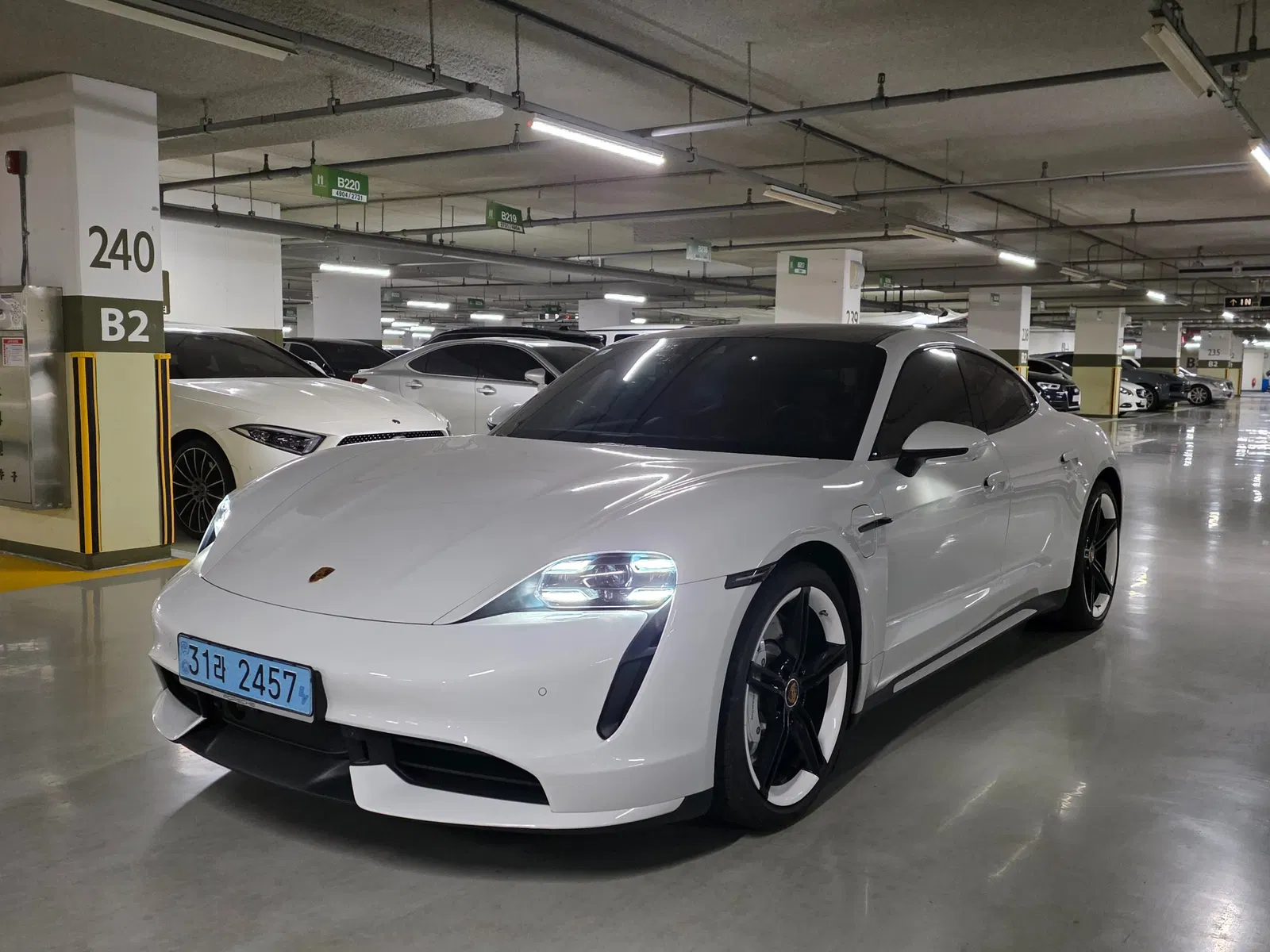 Porsche Taycan Turbo 2022 — photo 1 sur 26