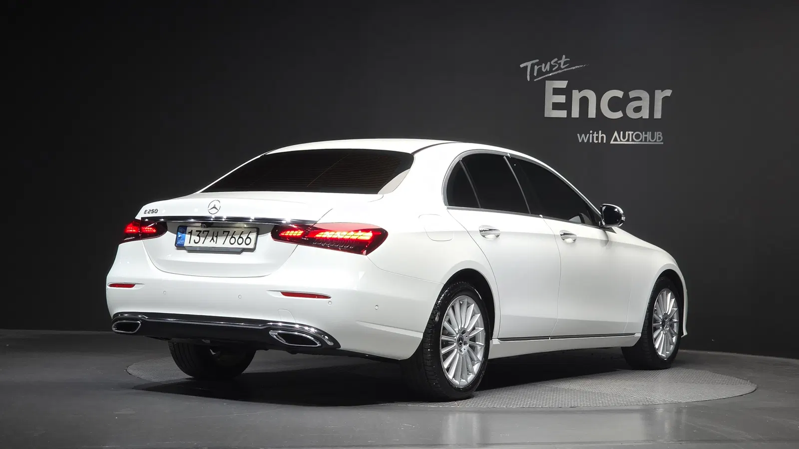 Mercedes-Benz Classe E E250 Exclusive (W213) 2022 — photo 1 sur 36