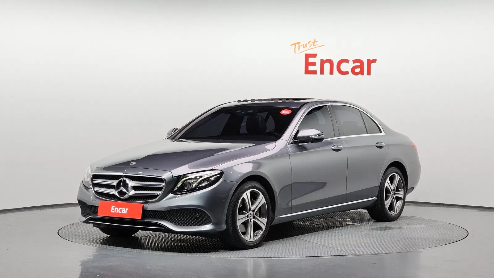 Mercedes-Benz Classe E E300 4MATIC Avantgarde (W213) 2018 — photo 1 sur 35