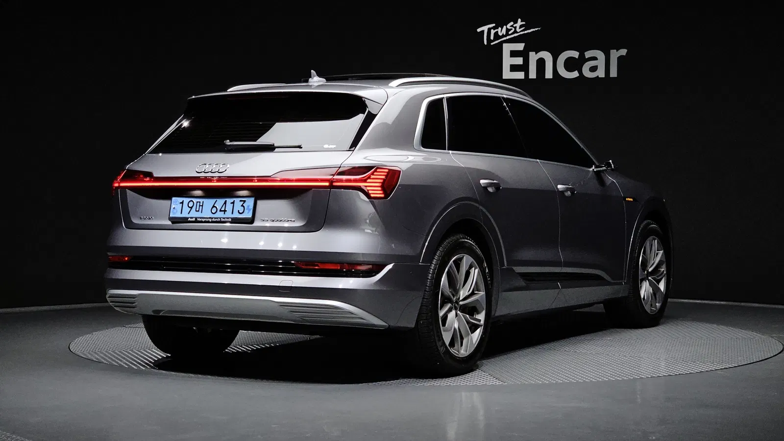 Audi e-tron 55 Quattro 2022 — photo 1 sur 36