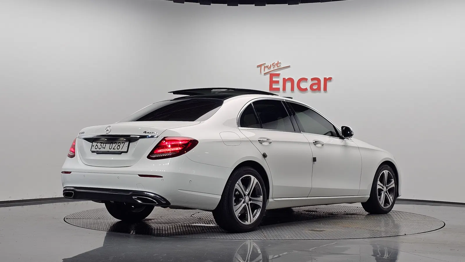 Mercedes-Benz Classe E E300 4MATIC Avantgarde (W213) 2017 — photo 1 sur 34