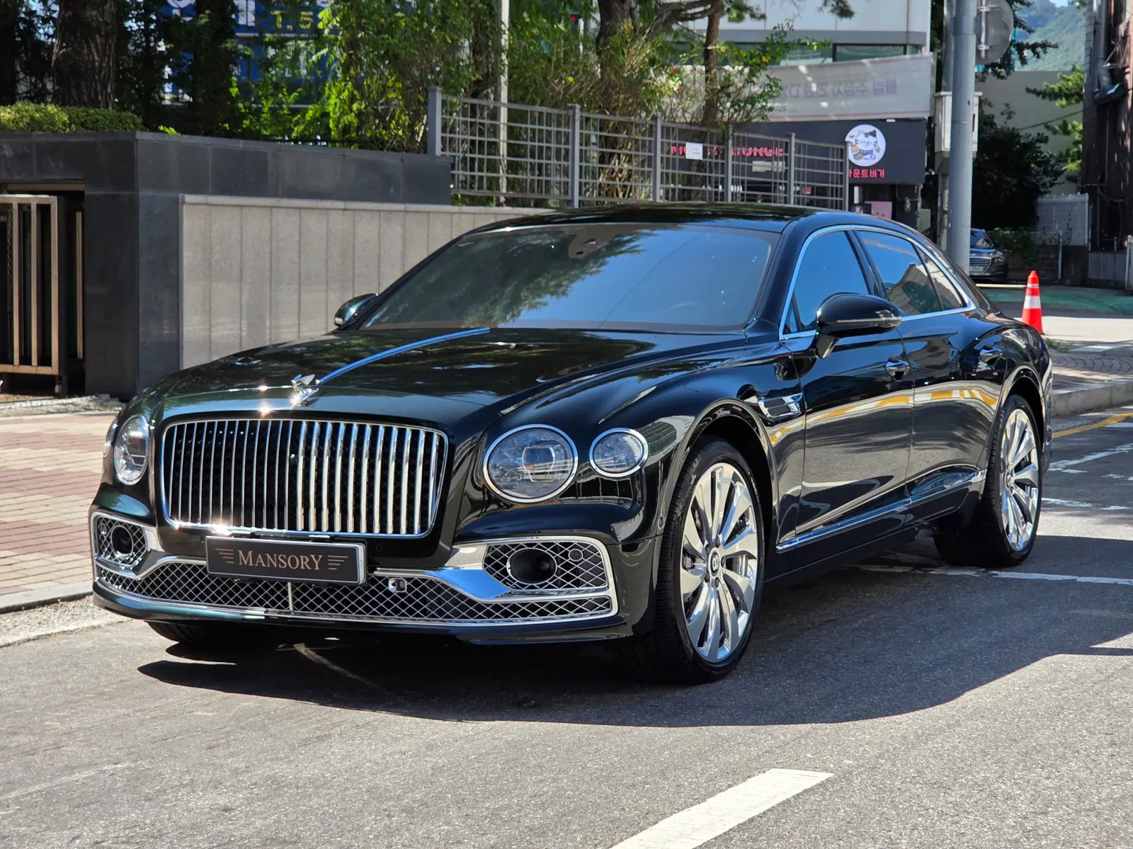 Bentley Flying Spur 3e génération 4.0 2021 — photo 1 sur 26