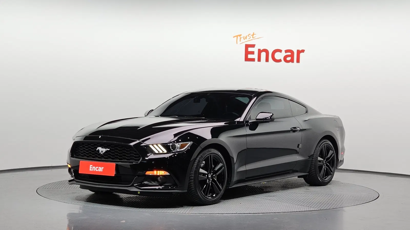 Ford Mustang Coupé 2017 — photo 1 sur 36