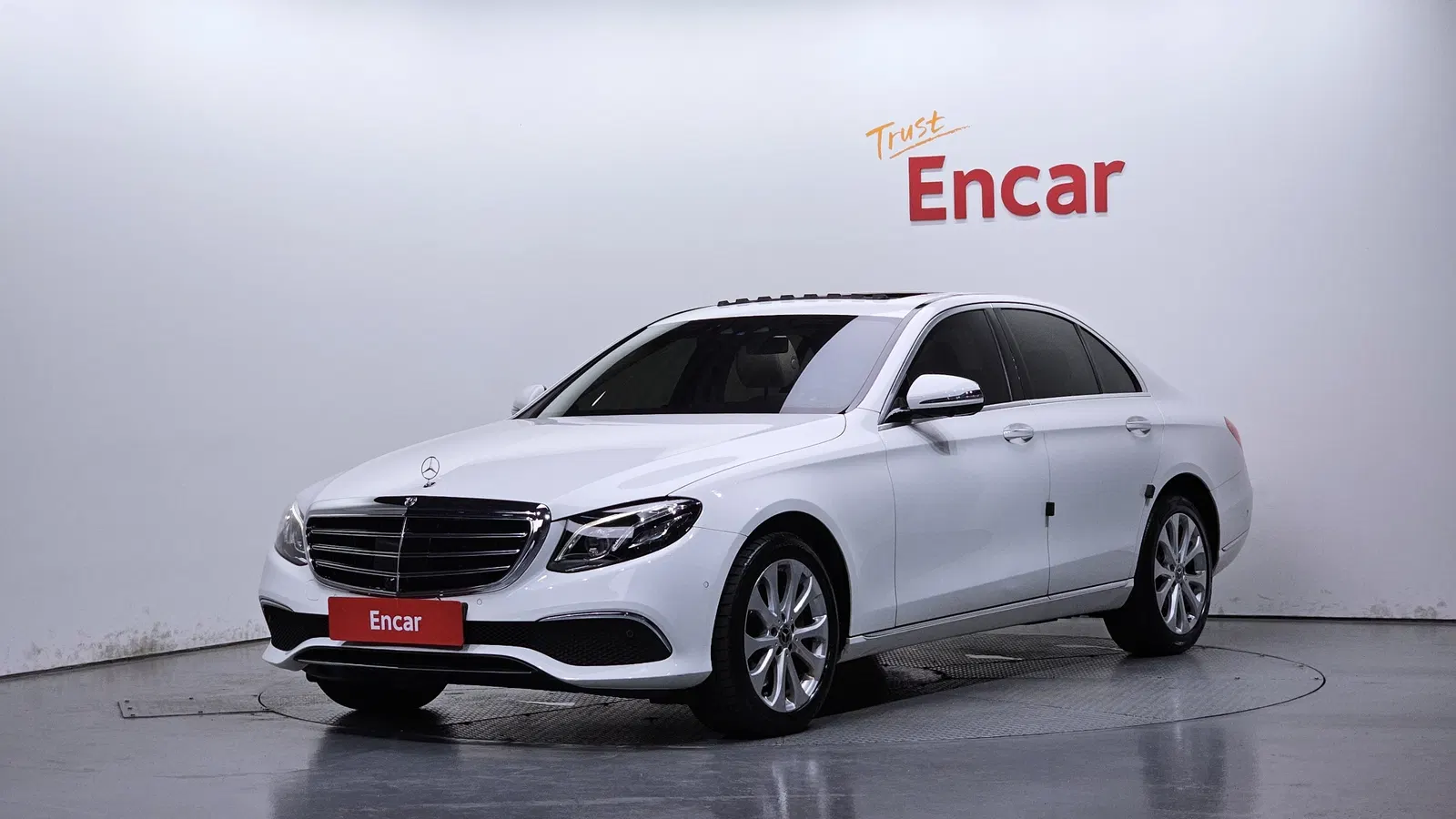 Mercedes-Benz Classe E E300 4MATIC Exclusive (W213) 2020 — photo 1 sur 31
