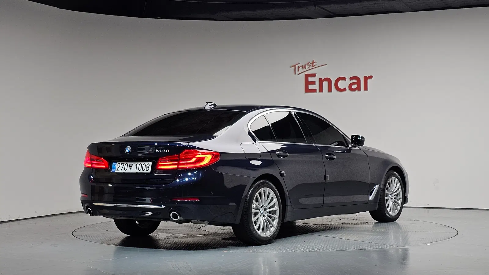 BMW Série 5 (G30) 520i Luxury 2020 — photo 1 sur 34