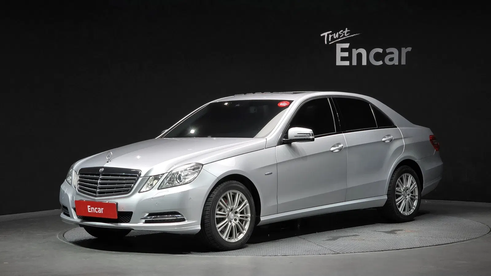 Mercedes-Benz Classe E E200 CGI (W212) 2011 — photo 1 sur 26