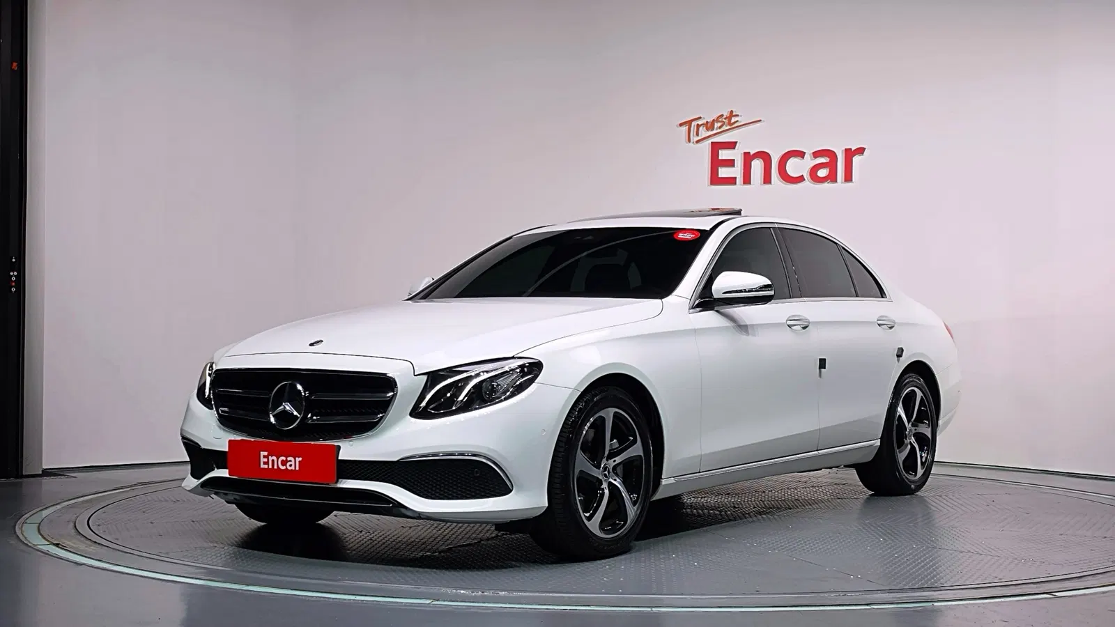 Mercedes-Benz Classe E E250 Avantgarde (W213) 2020 — photo 1 sur 32
