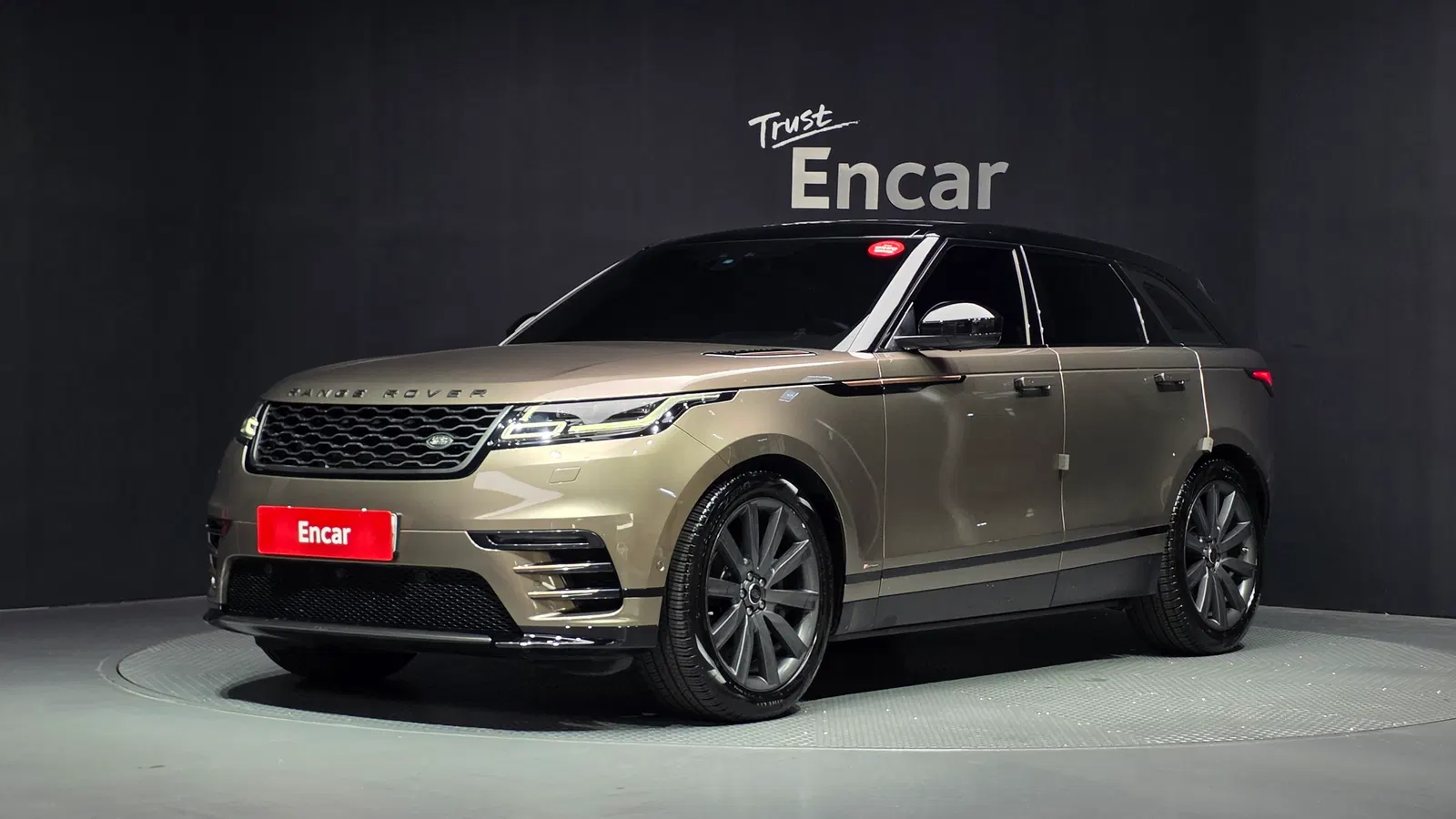 Land Rover Range Rover Velar 2.0 D240 R-Dynamic SE 2018 — photo 1 sur 33