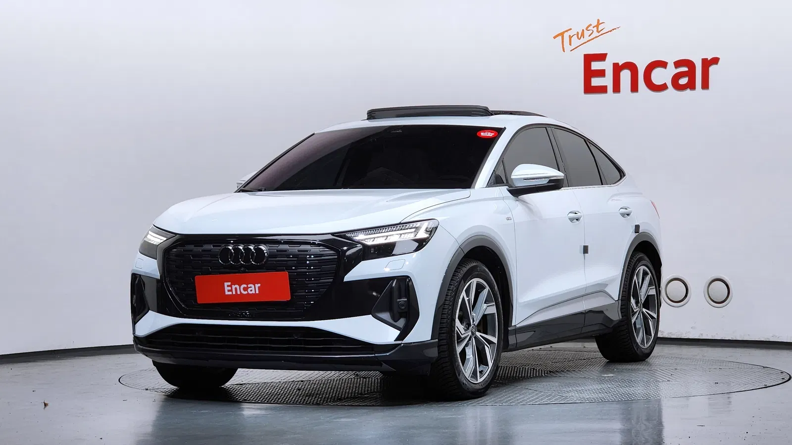 Audi Q4 e-tron (F4) 40 Premium Sportback 2023 — photo 1 sur 40
