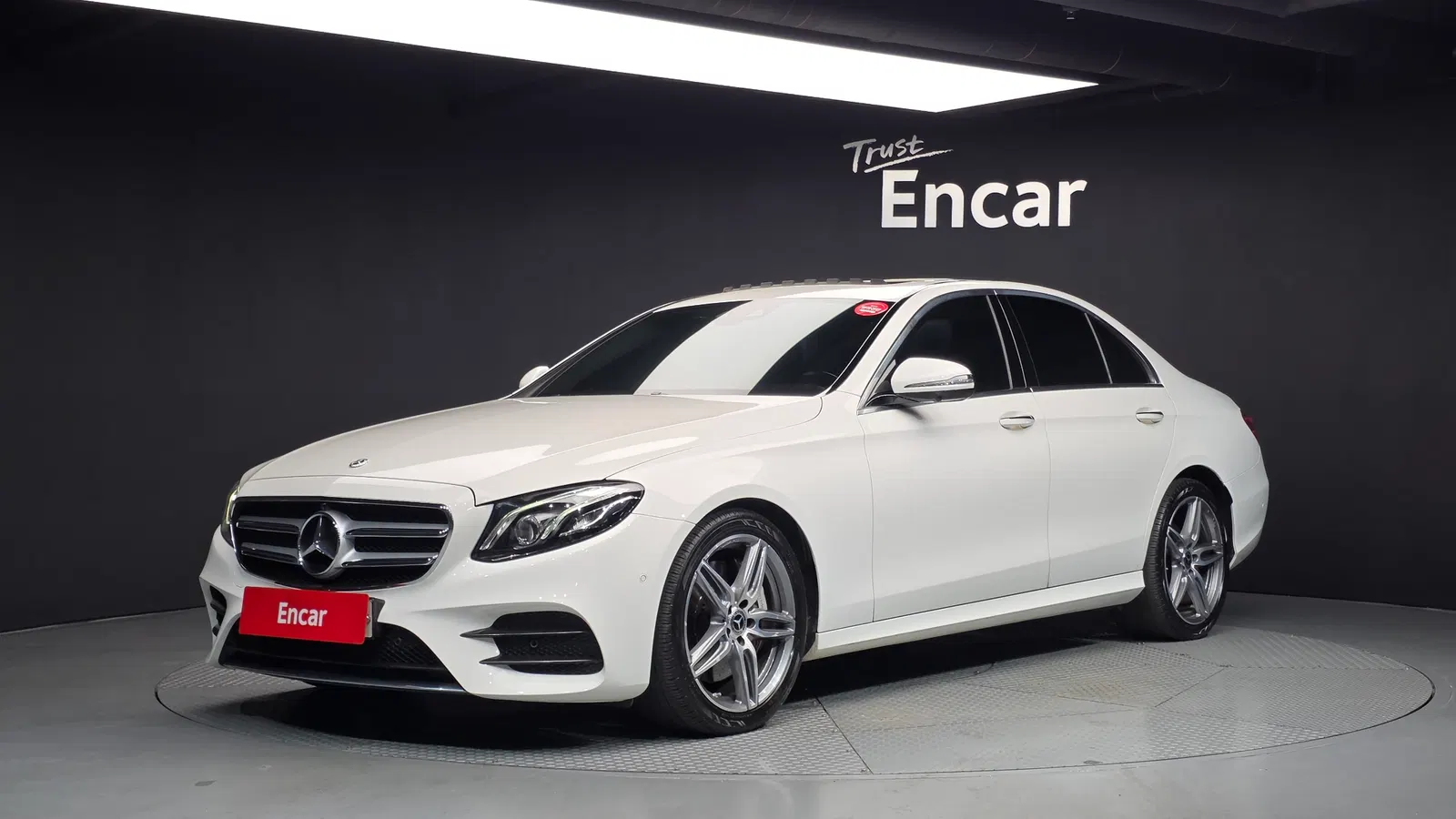Mercedes-Benz Classe E AMG Line · E300 (W213) 2019 — photo 1 sur 20