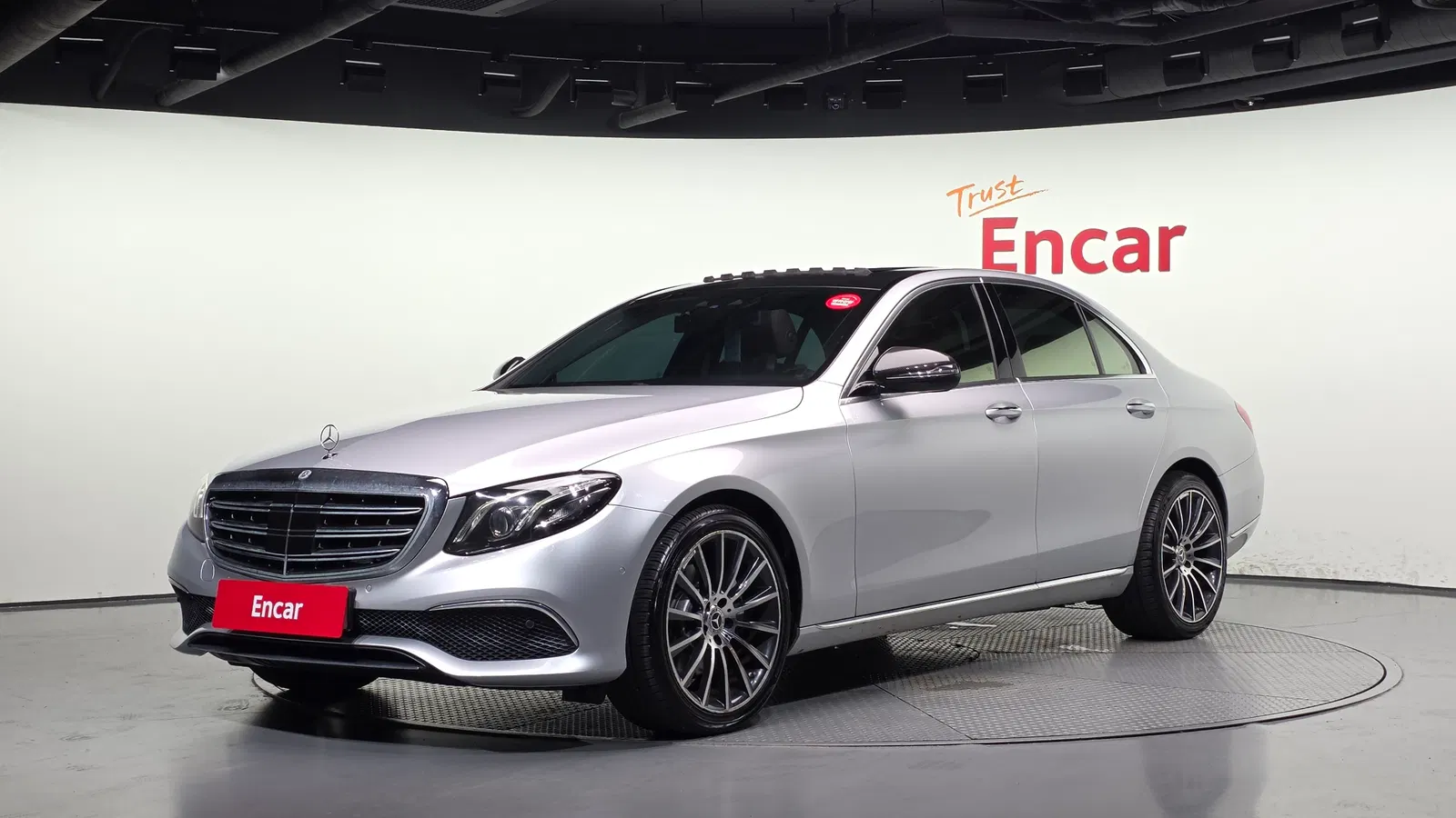 Mercedes-Benz Classe E E220d Exclusive (W213) 2017 — photo 1 sur 26