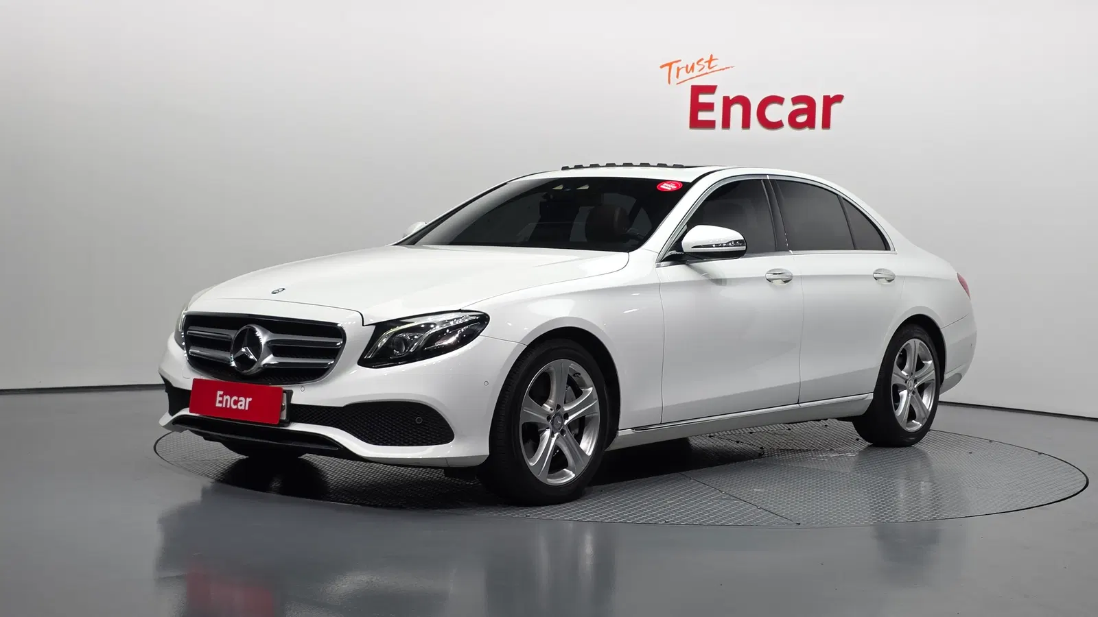 Mercedes-Benz Classe E E220d Avantgarde (W213) 2017 — photo 1 sur 20