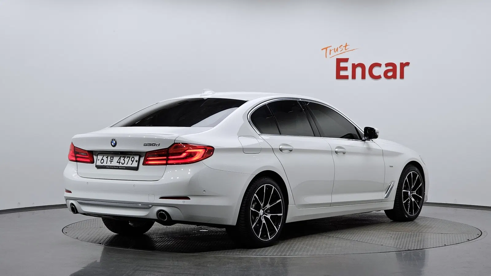 BMW Série 5 (G30) 530d Luxury Plus 2018 — photo 1 sur 36