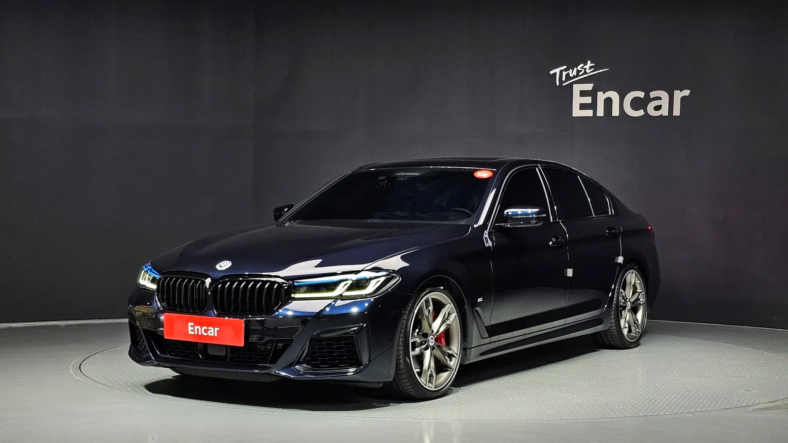 BMW Série 5 (G30) M550i xDrive 2023 — photo 1 sur 34
