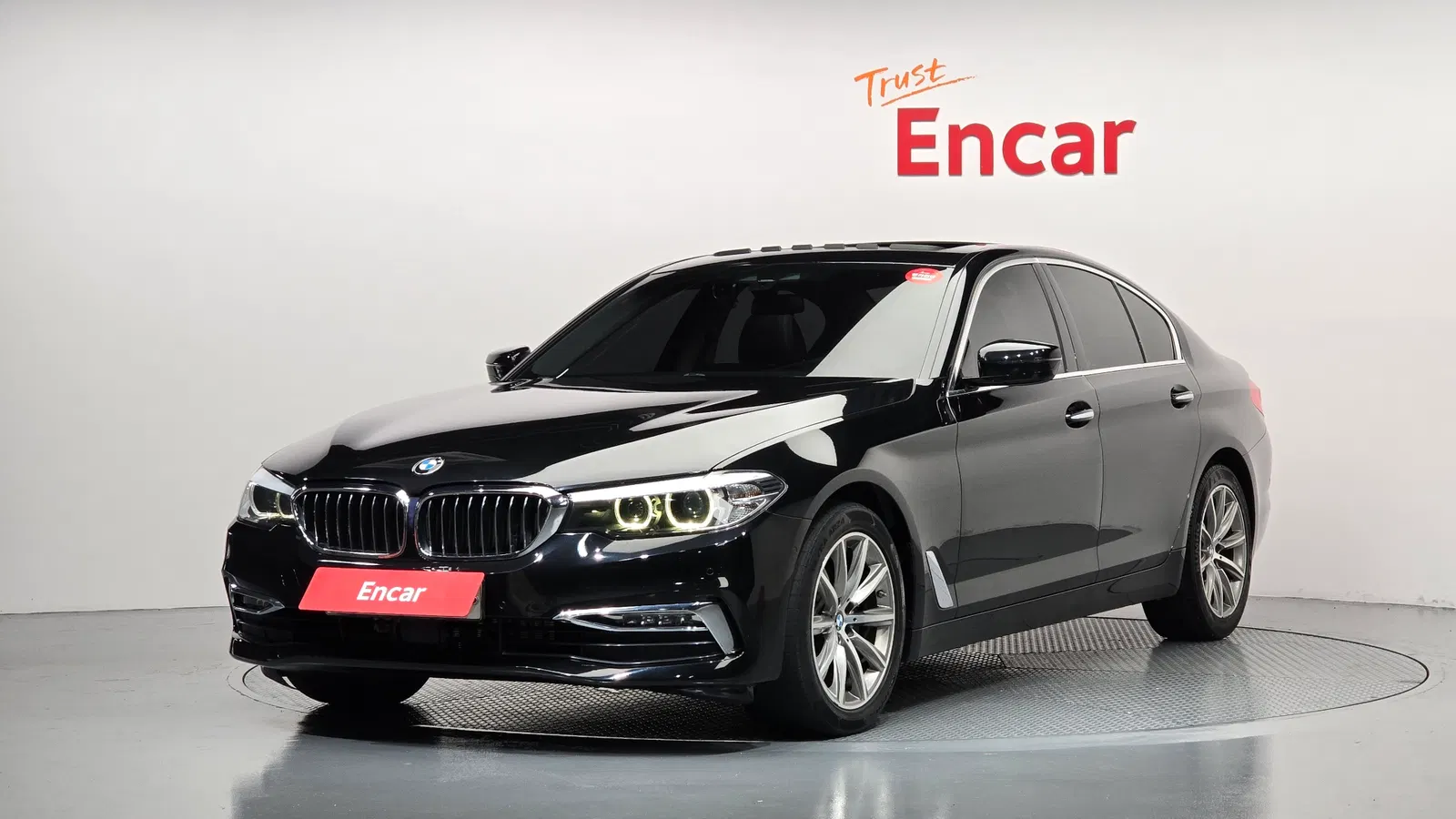 BMW Série 5 (G30) 520i Luxury 2018 — photo 1 sur 26