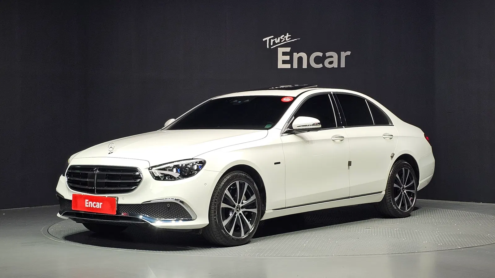 Mercedes-Benz Classe E E300e 4MATIC Exclusive (W213) 2021 — photo 1 sur 32