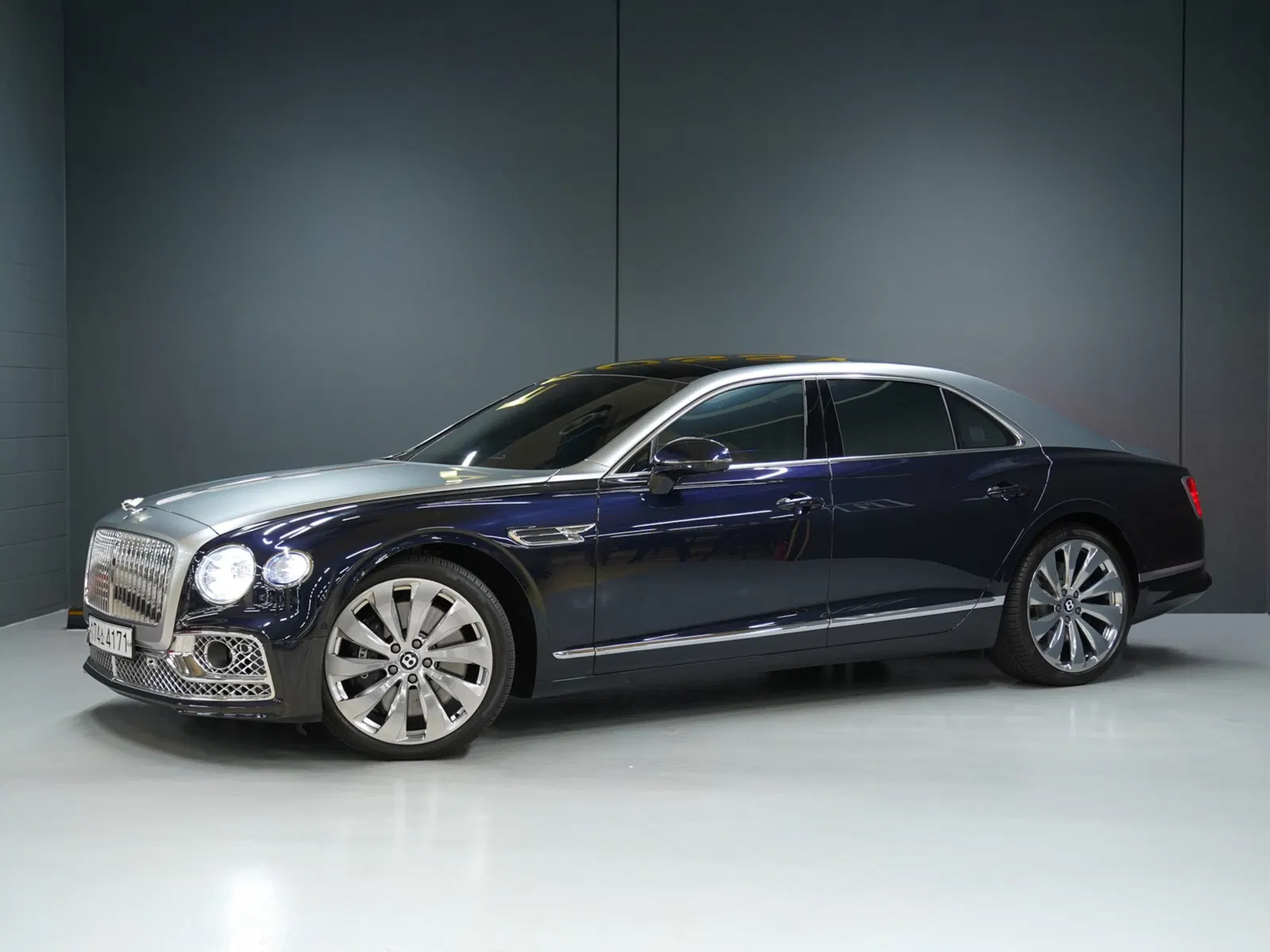 Bentley Flying Spur 3e génération 4.0 2022 — photo 1 sur 26