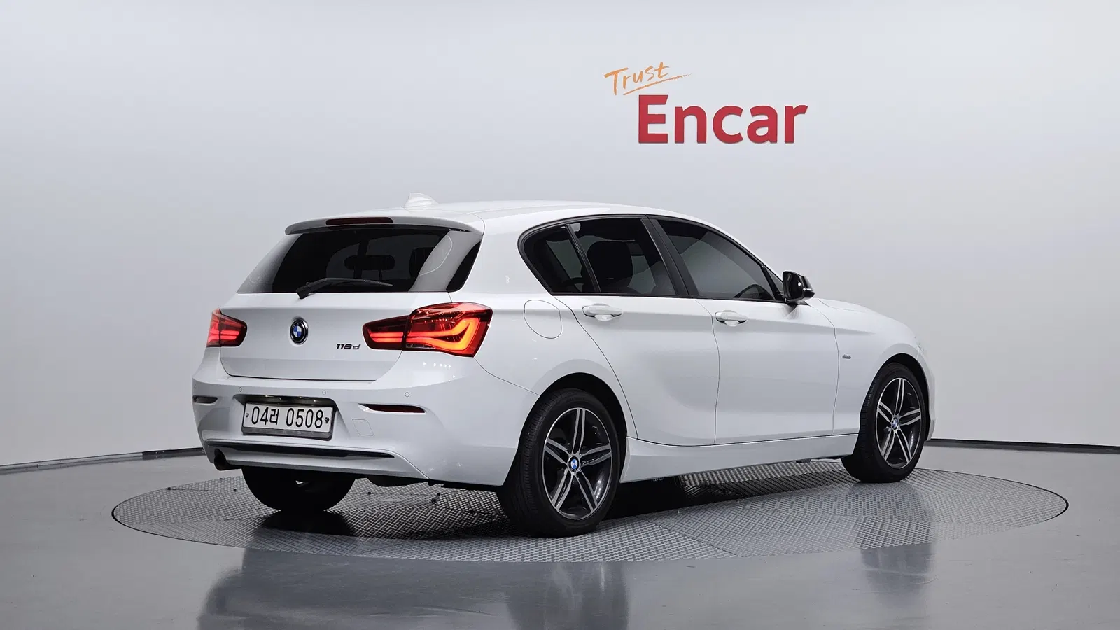 BMW Série 1 (F20) 118d Sport 5 portes 2016 — photo 1 sur 32