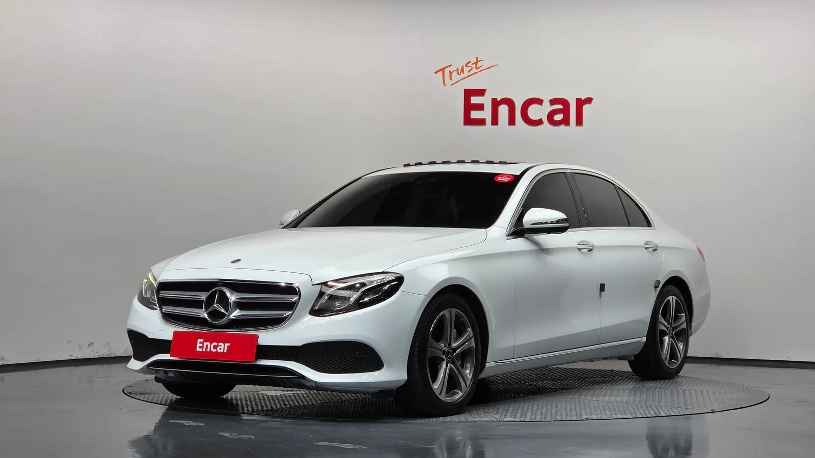 Mercedes-Benz Classe E E300 4MATIC Avantgarde (W213) 2018 — photo 1 sur 35