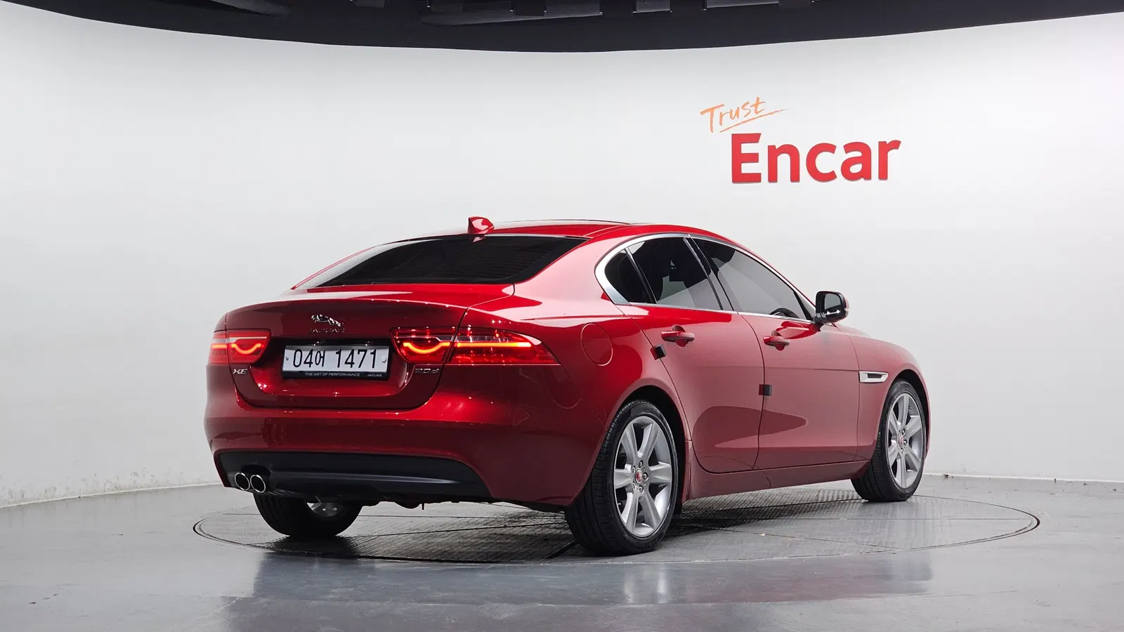Jaguar XE 20d Portfolio 2019 — photo 1 sur 37