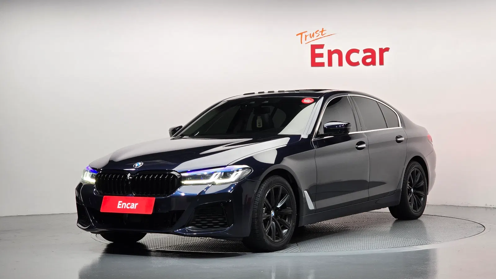 BMW Série 5 (G30) 520i Luxury 2018 — photo 1 sur 26
