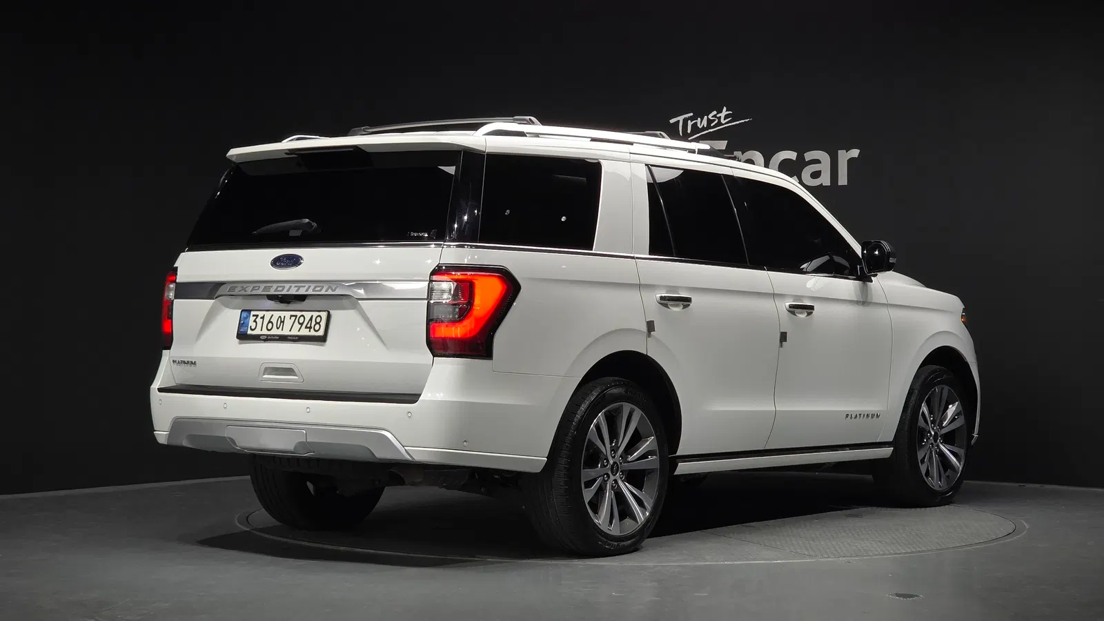Ford Expedition Platinum 4WD 2021 — photo 1 sur 38