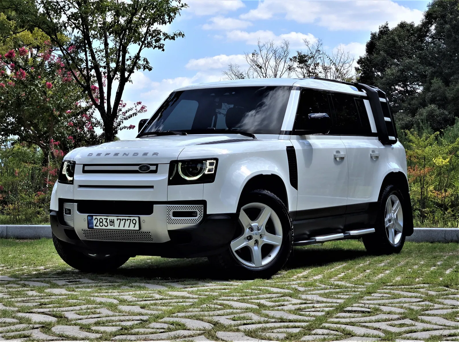 Land Rover Defender (L663) 110 D240 SE 2020 — photo 1 sur 26