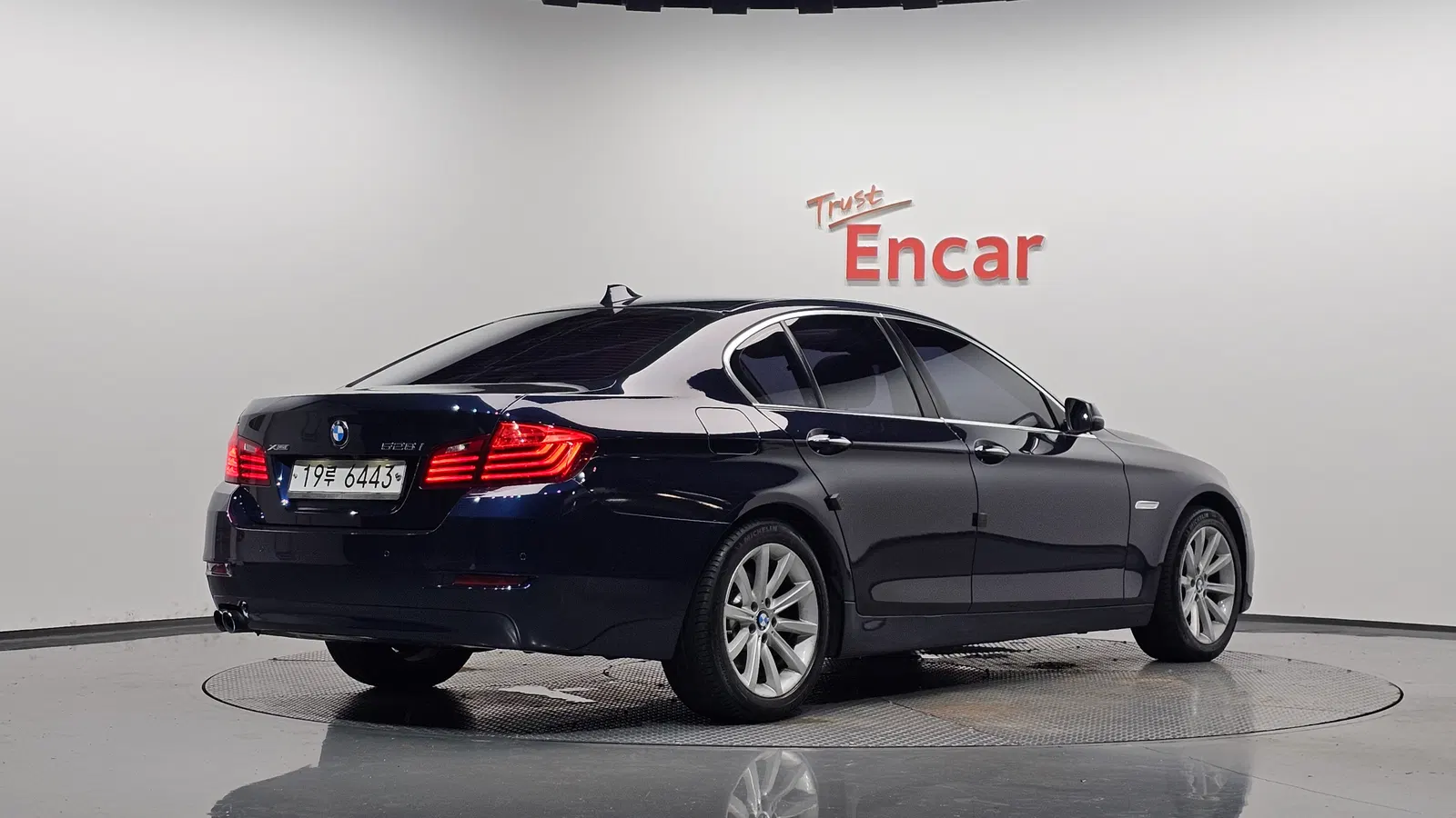 BMW Série 5 (F10) 528i xDrive 2015 — photo 1 sur 37