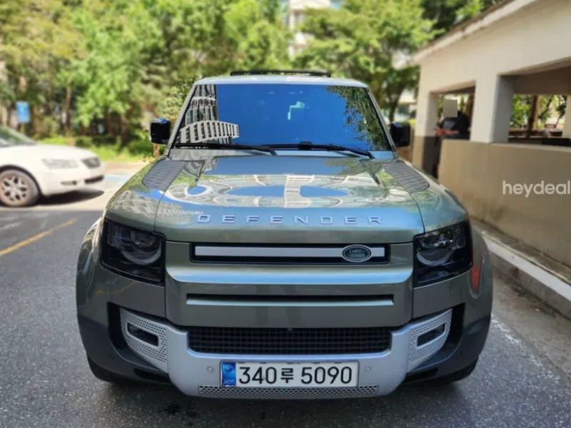 Land Rover Defender (L663) 110 D240 SE 2020 — photo 1 sur 13