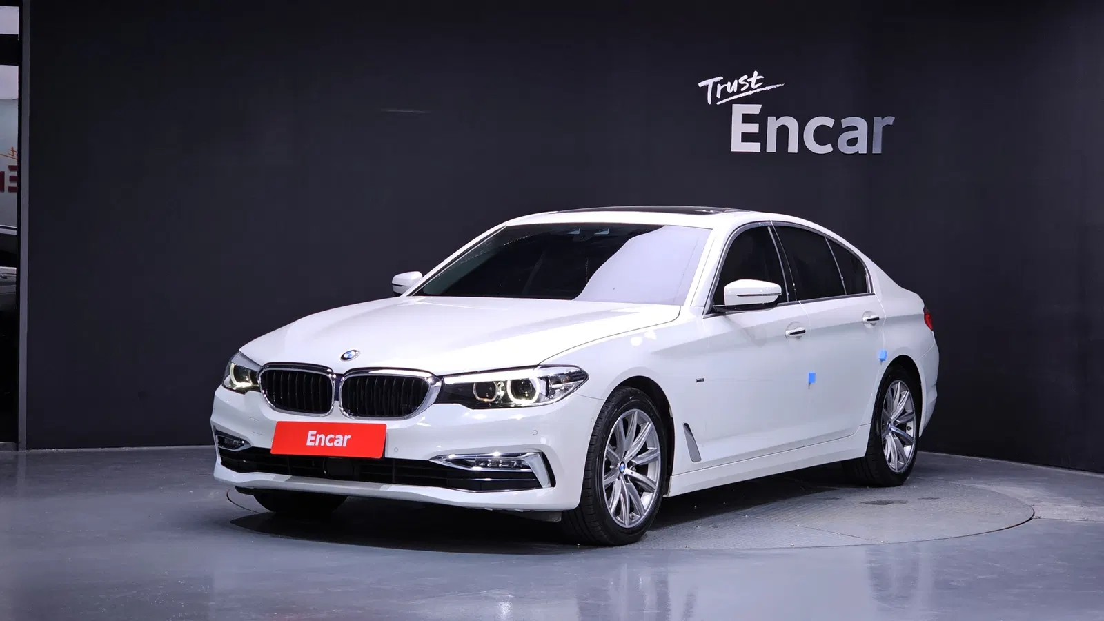 BMW Série 5 (G30) 520i Luxury 2018 — photo 1 sur 20