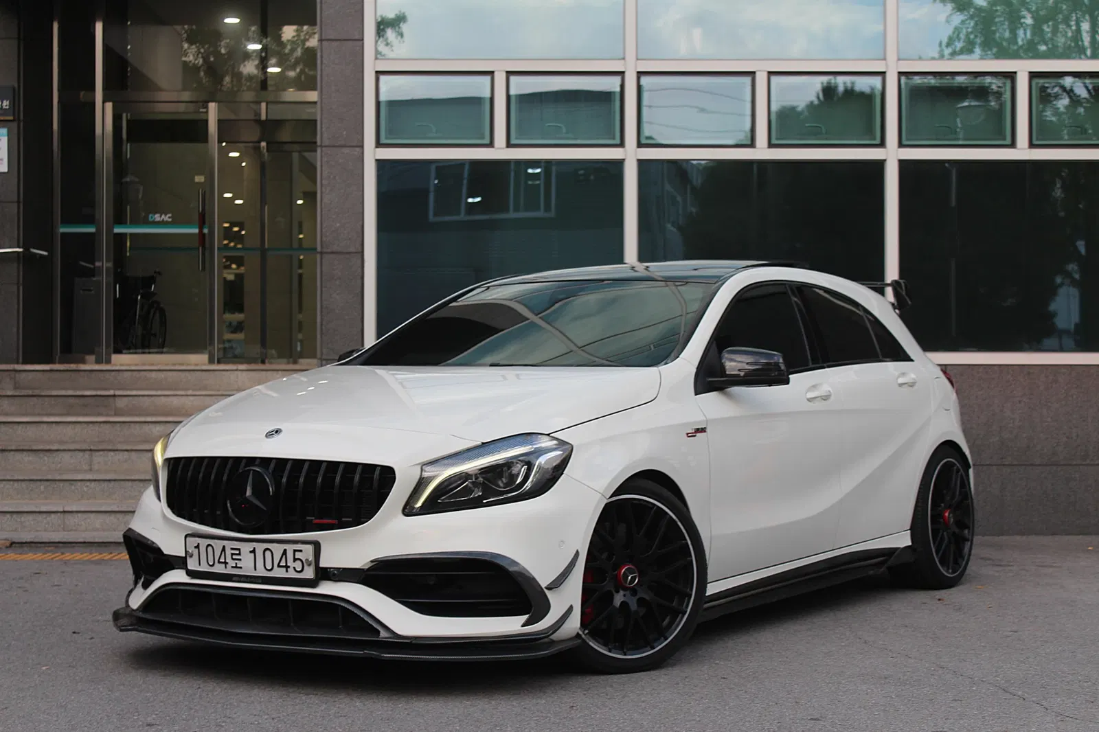 Mercedes-AMG Classe A A45 4MATIC (W176) 2018 — photo 1 sur 26