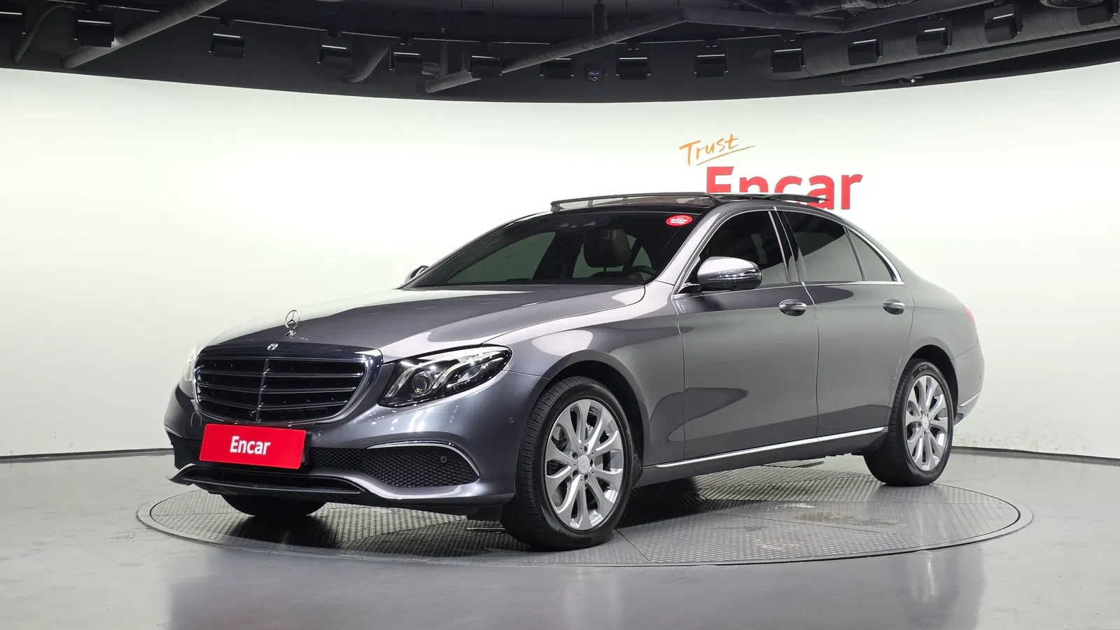 Mercedes-Benz Classe E E300 4MATIC Exclusive (W213) 2019 — photo 1 sur 34