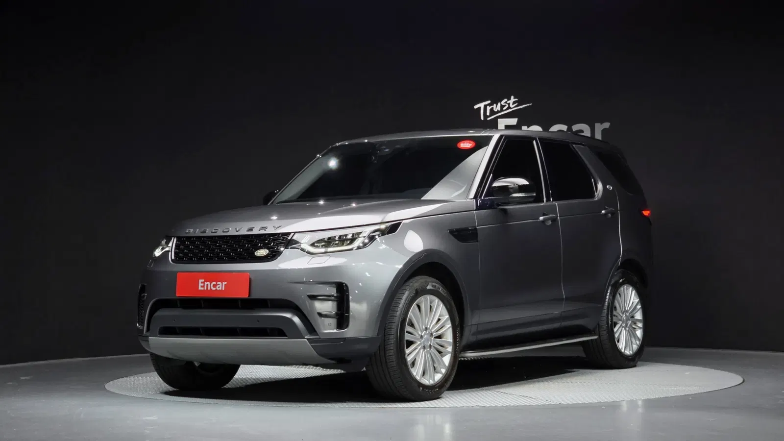 Land Rover Discovery 5 2.0 SD4 SE 2018 — photo 1 sur 26