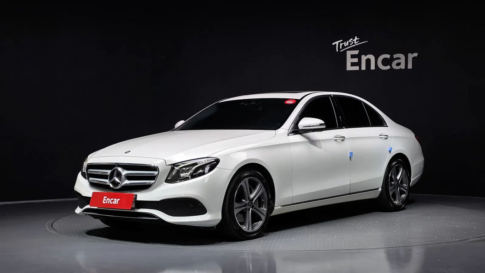 Mercedes-Benz Classe E E300 4MATIC Avantgarde (W213) 2018 — photo 1 sur 20