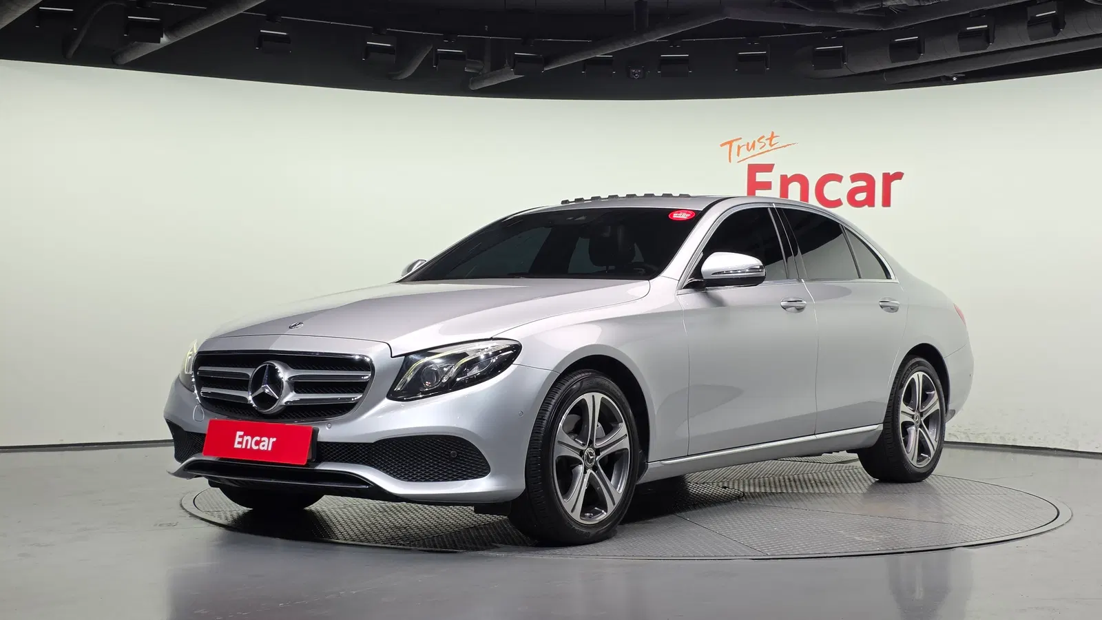 Mercedes-Benz Classe E E220d Avantgarde (W213) 2019 — photo 1 sur 20