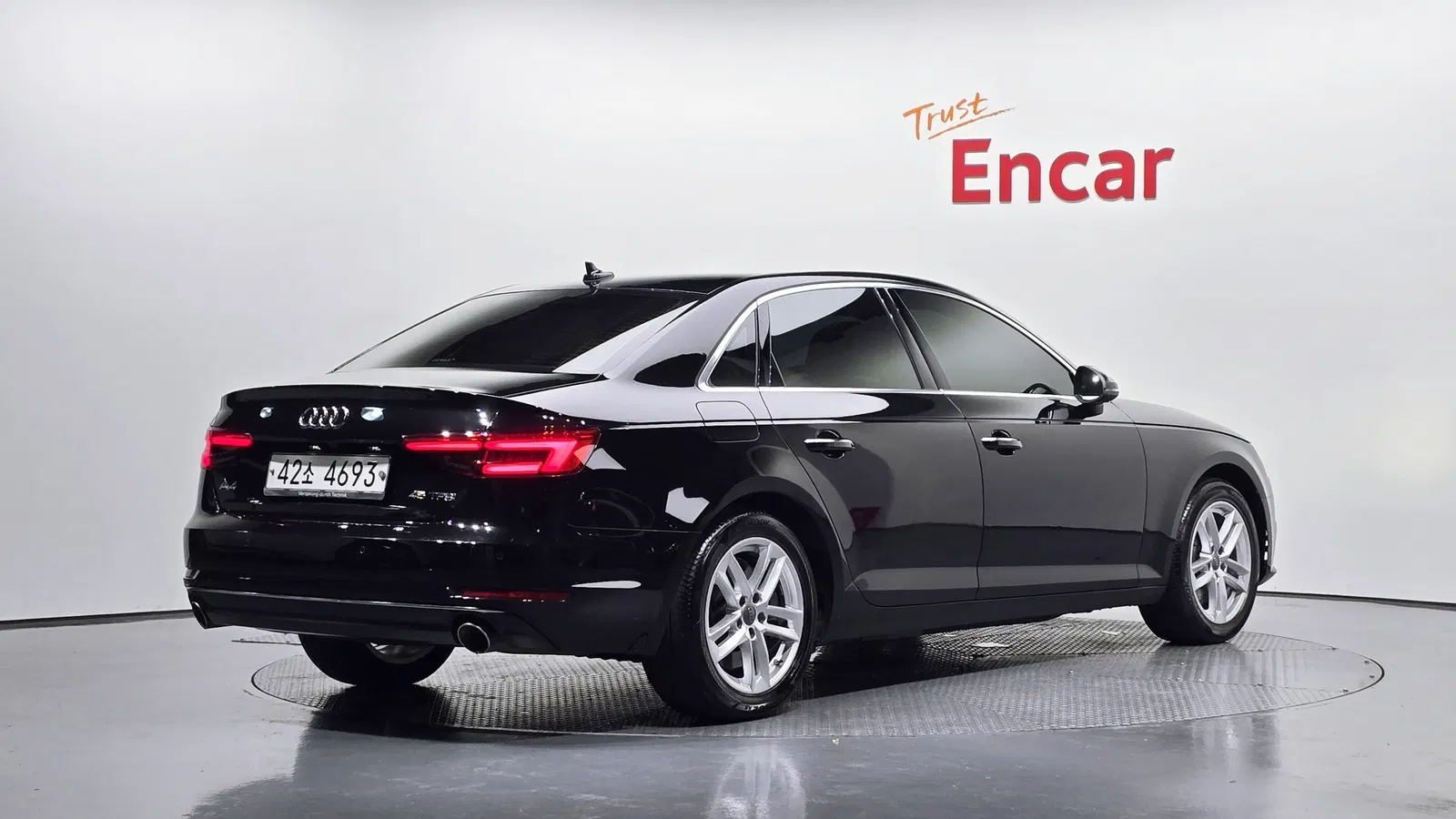 Audi A4 (B9) 45 TFSI Premium 2016 — photo 1 sur 31
