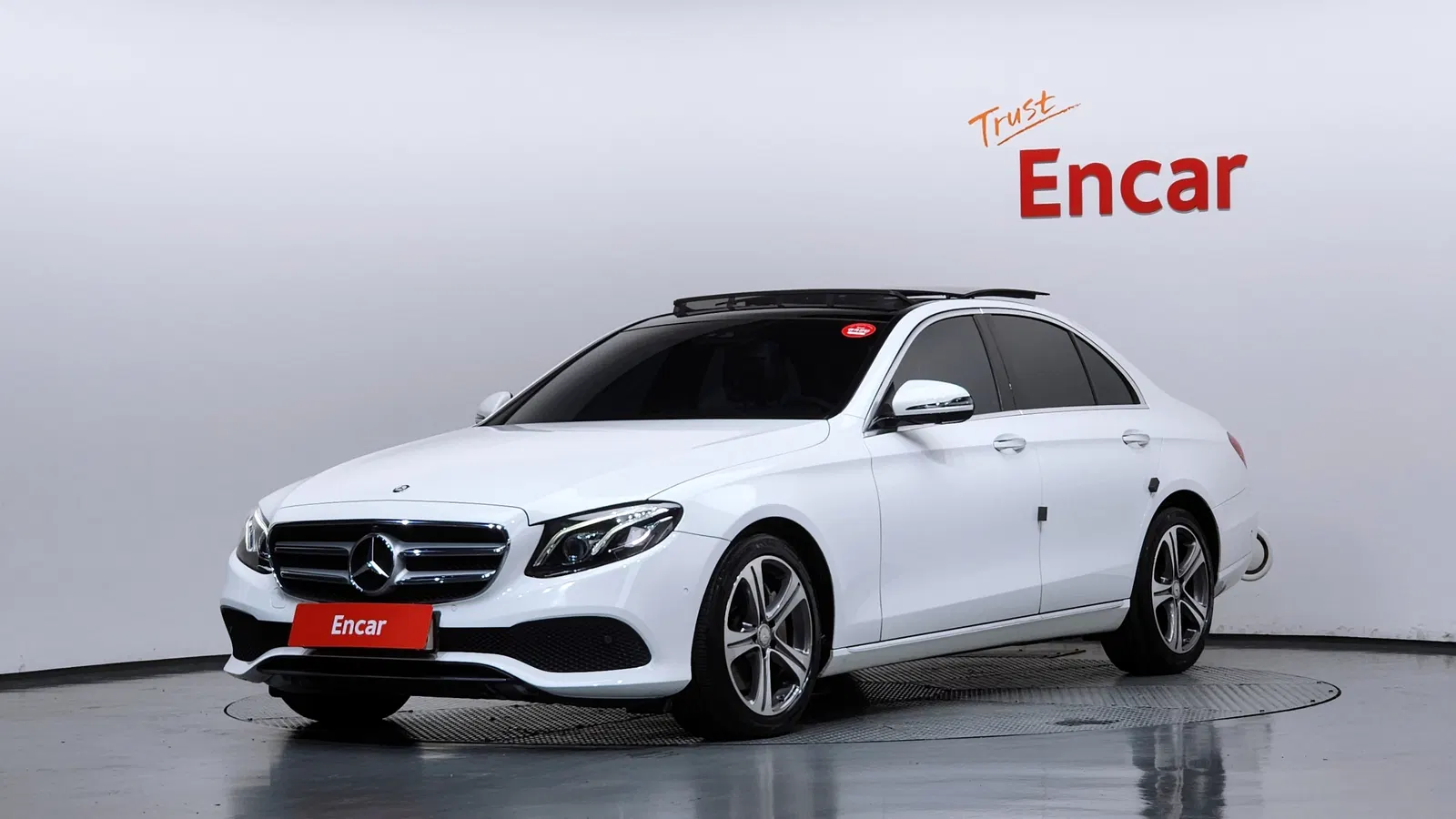 Mercedes-Benz Classe E E300 4MATIC Avantgarde (W213) 2017 — photo 1 sur 20