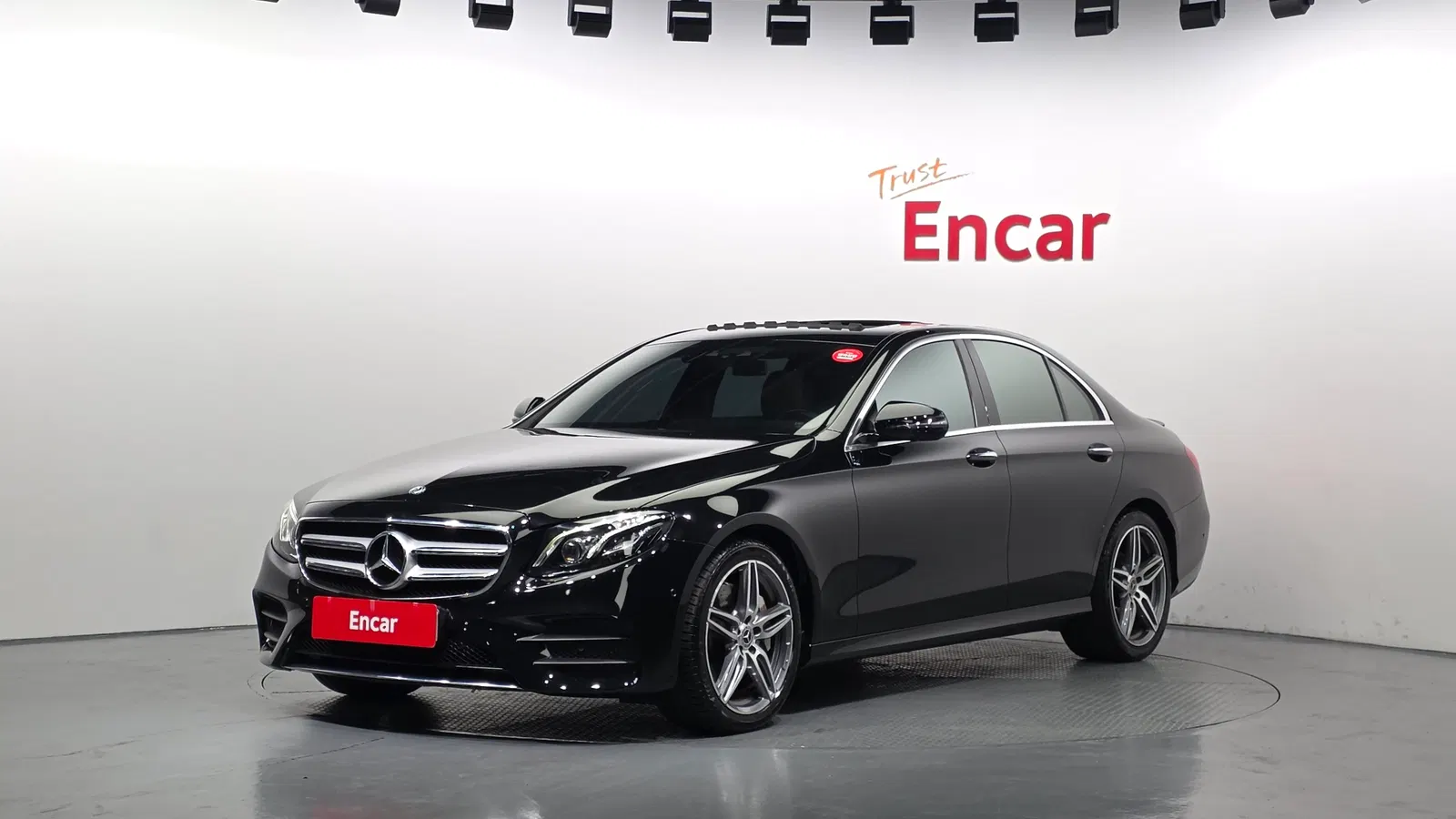 Mercedes-Benz Classe E AMG Line · E300 (W213) 2019 — photo 1 sur 39