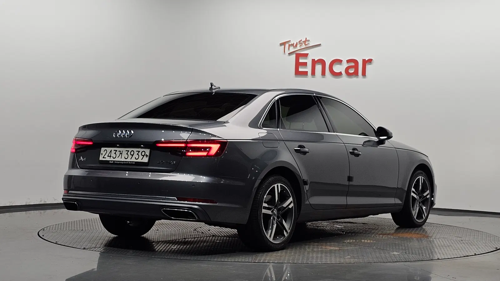 Audi A4 (B9) 40 TFSI Premium 2019 — photo 1 sur 35