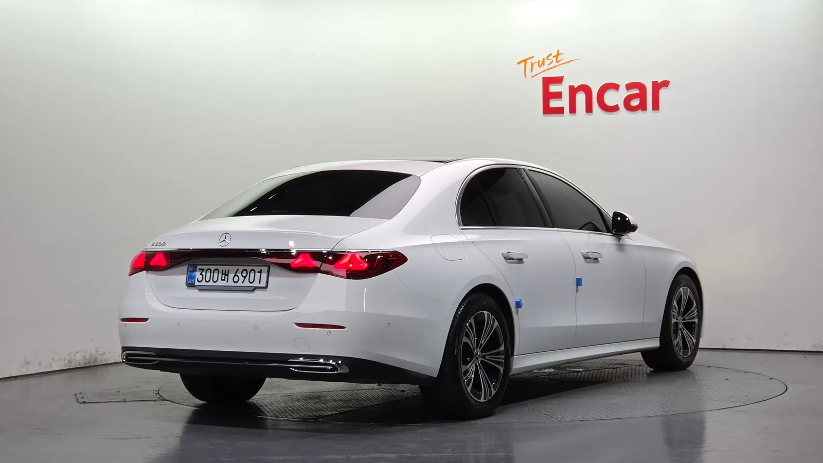 Mercedes-Benz Classe E E200 Avantgarde (W214) 2025 — photo 1 sur 31