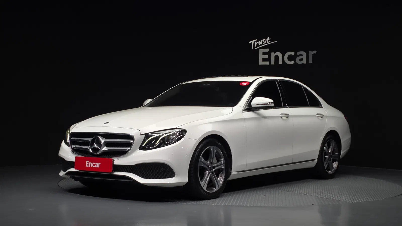 Mercedes-Benz Classe E E300 Avantgarde (W213) 2019 — photo 1 sur 34