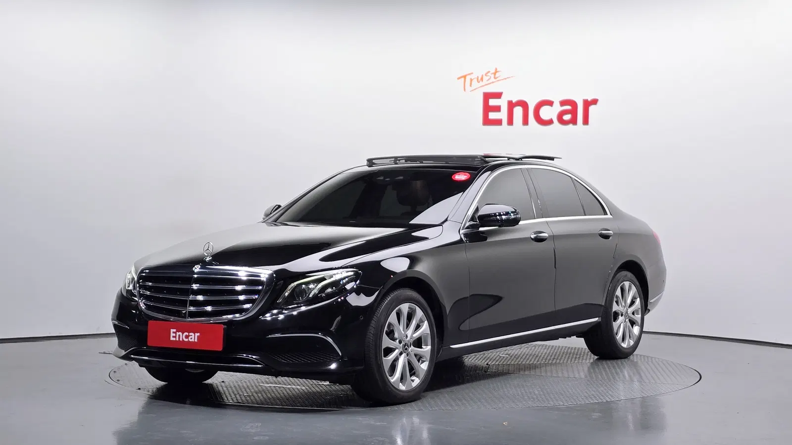 Mercedes-Benz Classe E E300 4MATIC Exclusive (W213) 2019 — photo 1 sur 26