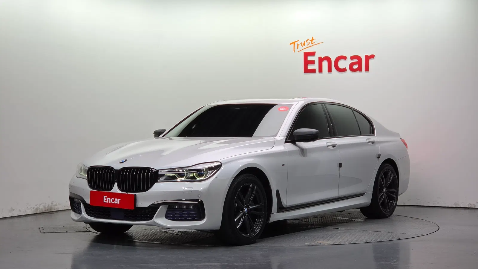 BMW Série 7 (G11) 740d xDrive M Sport 2016 — photo 1 sur 20